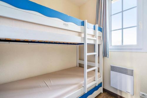 2 bedrooms, 6 beds