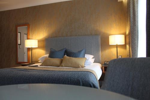 Downings Bay Hotel - image 8