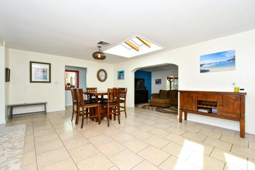 Heated Pool Home - VERY close to Siesta Beach, Restaurants & Shops! in Sarasota, USA