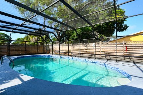 Heated Pool Home - VERY close to Siesta Beach, Restaurants & Shops! detail