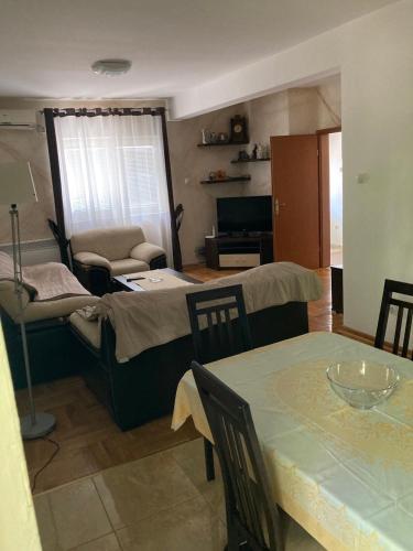 Apartments Srzentic - image 4