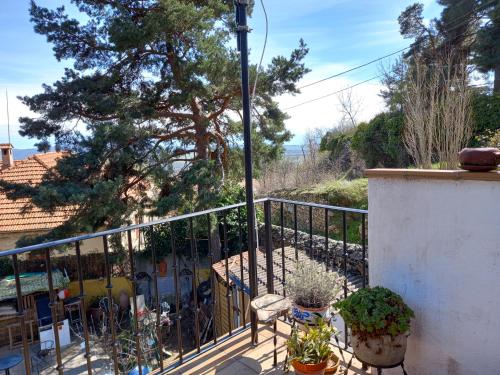  Casa de pueblo con chimenea y terraza in Miraflores de la Sierra