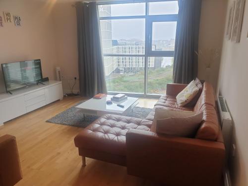 Amazing 2 Bed 2 Bath Apartment City Centre Free Secure Parking in Cardiff 