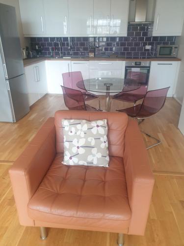Picture of Amazing 2 Bed 2 Bath Apartment City Centre Free Secure Parking