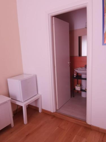 Home 103 - image 3