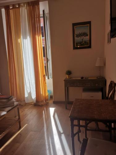 Home 103 - main image