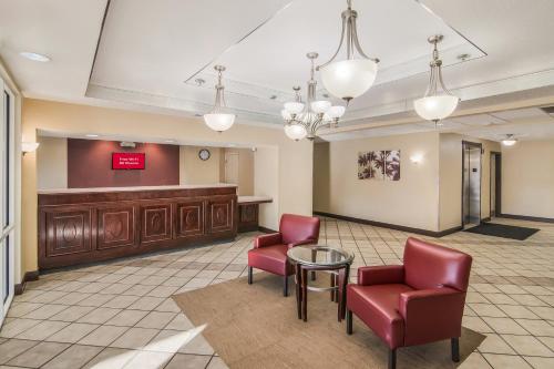Előcsarnok, Red Roof Inn & Suites Pensacola East - Milton in Avalon (FL)