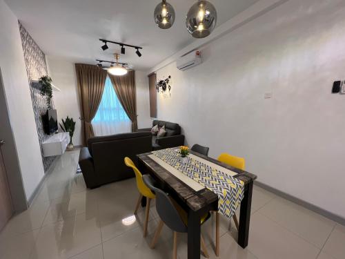 Kuala Terengganu City Centre Homestay (Drawbridge Mayang Mall & KTCC Mall ) with POOL in Kuala Terengganu