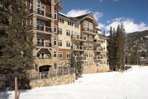 River Run Village 2 Bed Condo at Lone Eagle Lodge Ski-in Ski-out