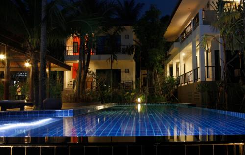 Swimming pool, Cocoville Phuket Resort in Chalong