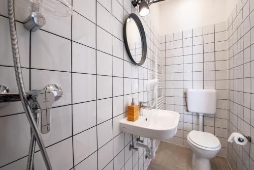 Bathroom, Chesscom Apartments in 19. Kispest