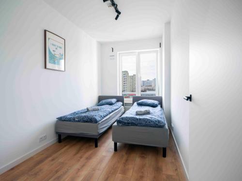 Warsaw-Aparts Sonaty, Warsaw