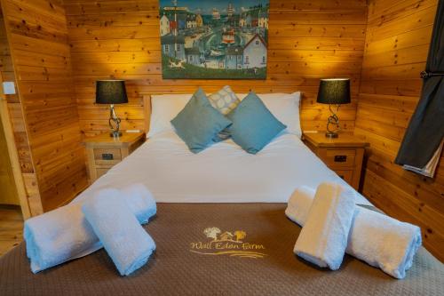 Wall Eden Farm - Luxury Log Cabins and Glamping - Accommodation - Highbridge