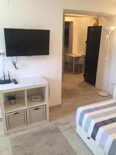 Alex Apartments - image 3