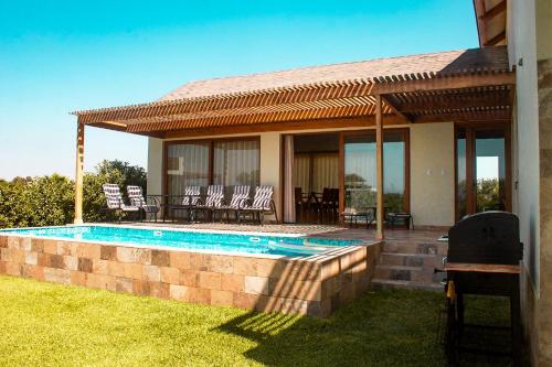 HOP FIJI exclusiva laguna y playa en Chincha