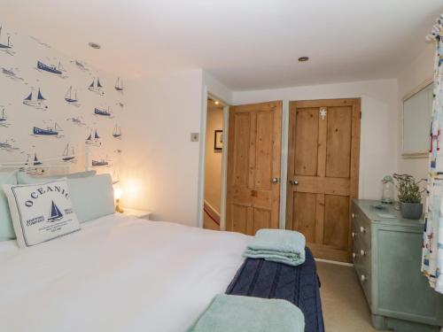 Curlews Cottage - image 8
