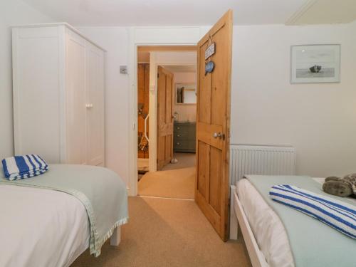 Curlews Cottage - image 14