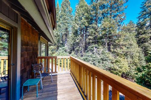 Yosemite Big Rock Cabin in ฟิชแคมป์ (CA)