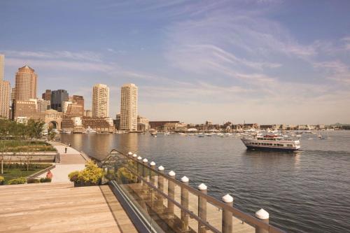 YOTEL Boston - image 8