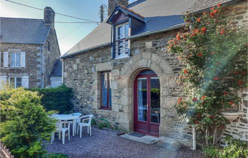 Nice home in Vieux-viel with 2 Bedrooms gîte à louer Sougéal