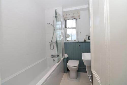 Cool Stone Cottage - image 11