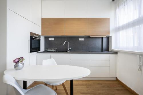 Amora Homes Breathless Basilica view elegant flat with balcony NEED RESERVATION X FREE PARKING, Budapest (Foto 5)