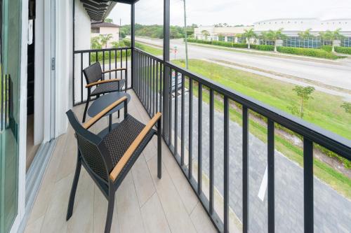 陽台/露台, 威金斯小道小屋旅館 (Wiggins Pass Chalet) in 那不勒斯 (FL)