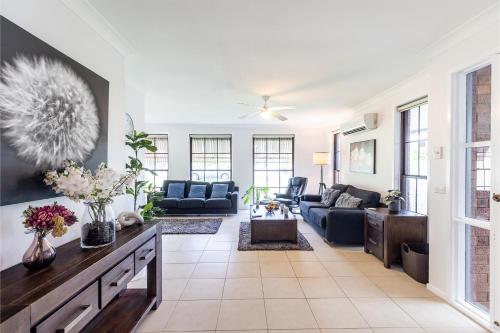 Willows At The Bay Large House with Aircon WI-FI and Boat Parking in Shoal Bay