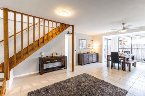 Willows At The Bay Large House with Aircon WI-FI and Boat Parking in Shoal Bay