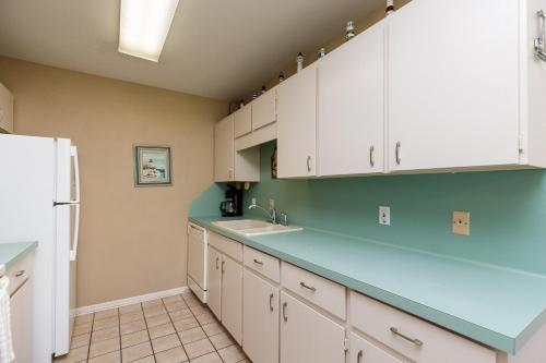 Surfside 102 by Padre Escapes - image 11