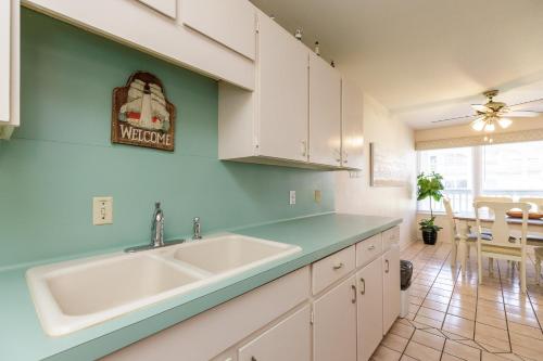 Surfside 102 by Padre Escapes - image 10