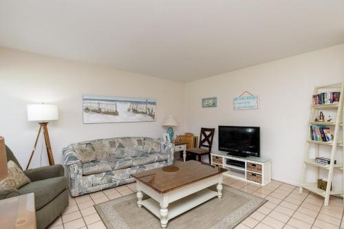 Surfside 102 by Padre Escapes - image 12