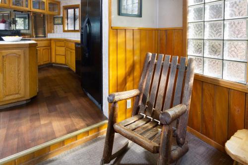 Lake Shore-12 by Big Bear Vacations - image 10