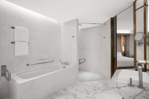 Bathroom, Conrad Shanghai in Shanghai