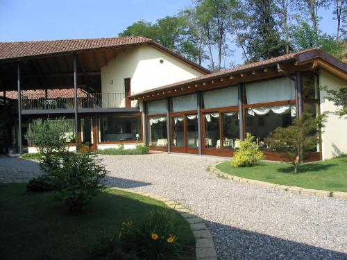  Albergo Giardino, Sannazzaro deʼ Burgondi bei San Martino Siccomario