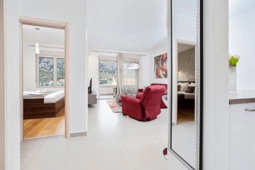 Deluxe Apartment with Balcony and Sea View image 10