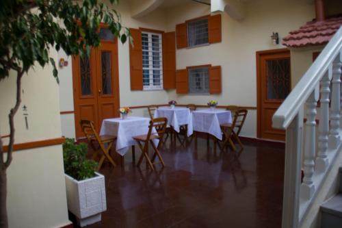 Medieval Rose Guest House 2