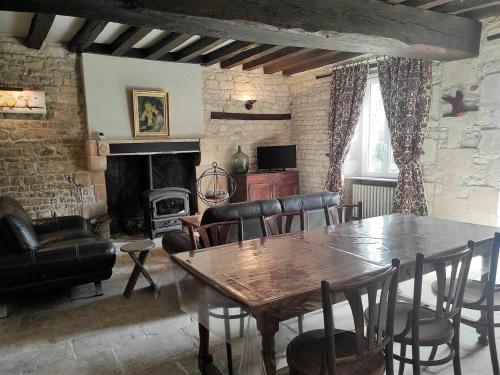 Gîte indépendant au bord de la rivière, cadre historique, pêche, animaux bienvenus, parking privé - FR-1-586-22 gîte à louer Villiers