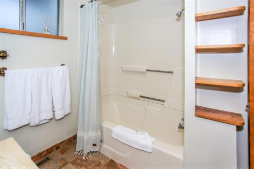 Finch Chalet-1010 by Big Bear Vacations - image 3