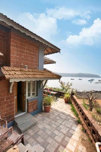 SaffronStays Crescent Bay, Palshet Guhagar