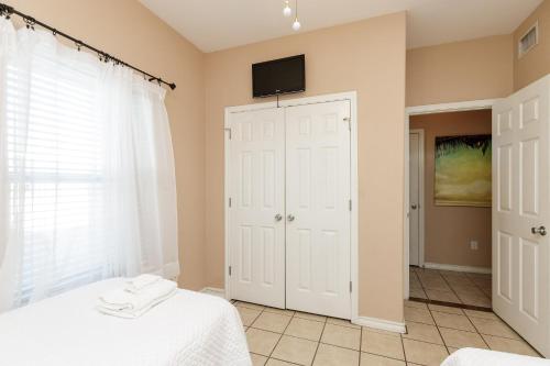 Waterfront Retreat B-1 by Padre Escapes - image 4