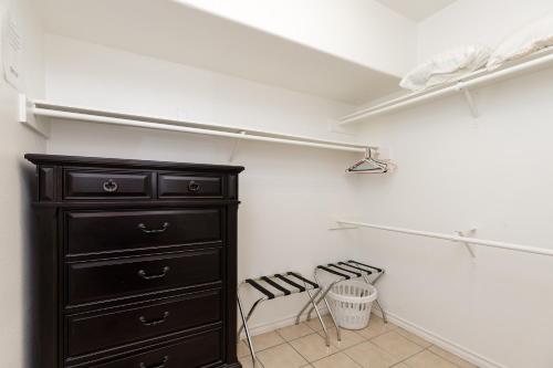 Waterfront Retreat B-1 by Padre Escapes - image 7