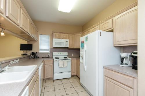 Waterfront Retreat B-1 by Padre Escapes - image 10