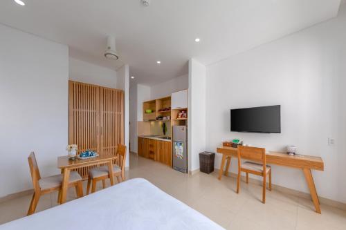 Executive Apartment with Balcony image 10