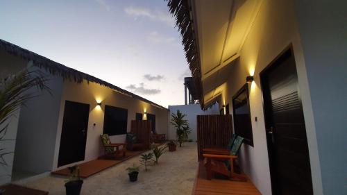 Blue World Dharavandhoo