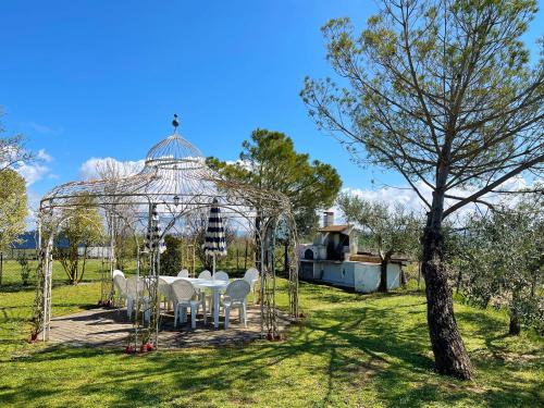 Kert, Appartamento con Piscina e Giardino a Siena in Costalpino