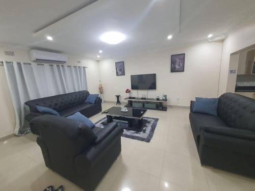 Phòng khách, Artem Apartments - Flat 2 in Kitwe