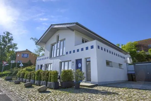 schöne 2-Raum-Ferienwohnung mit Terrasse - Haus Ostseeblick 1 FeWo Steuerbord in Lohme, Deutschland