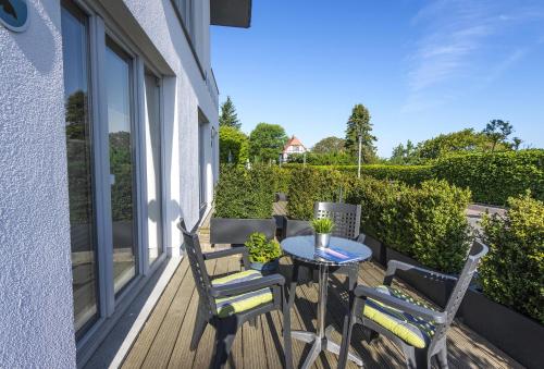 schöne 2-Raum-Ferienwohnung mit Terrasse - Haus Ostseeblick 1 FeWo Steuerbord