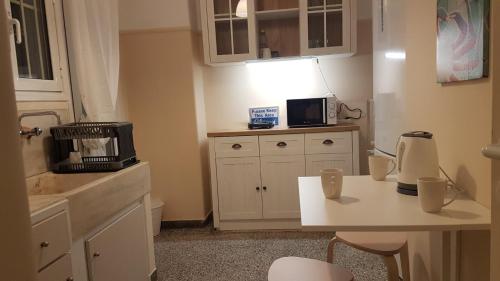 Coral Athens Centrer - 35 BD  2 BATH - main image